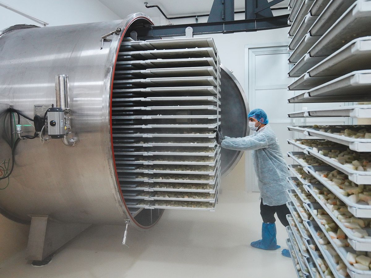 Loading a freeze-drying chamber in our Istanbul plant